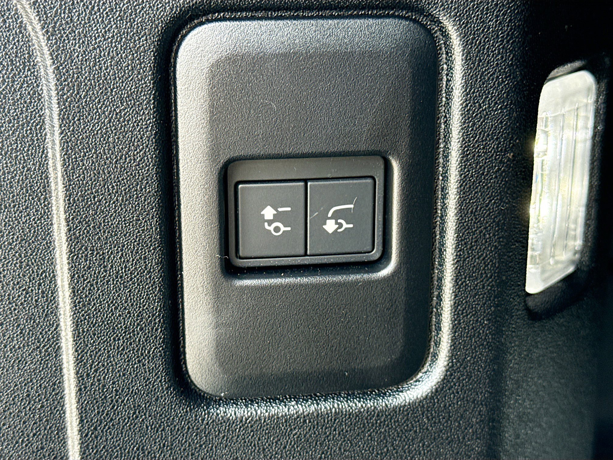 Certified 2025 Land Rover Defender 90 S AWD/4WD image 13