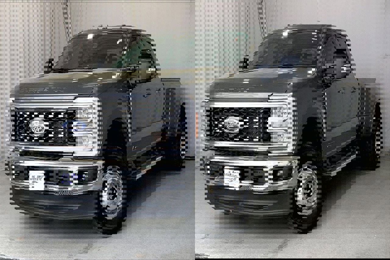 Used 2025 Ford F350 Lariat image 2