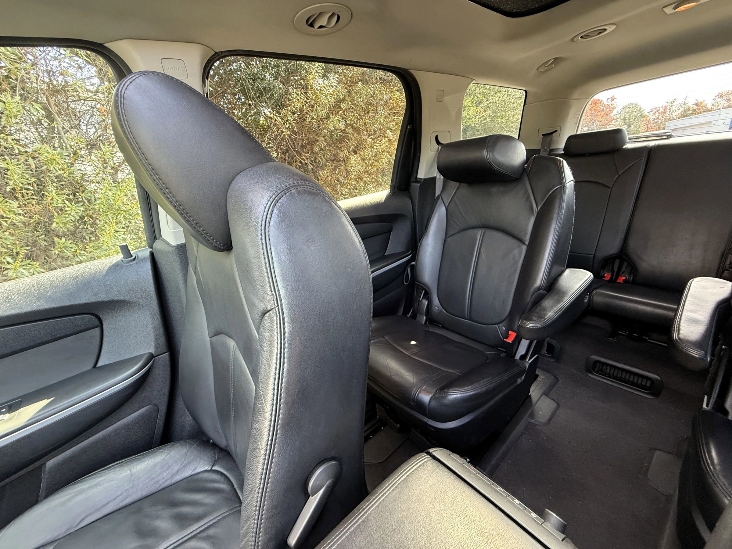 Used 2011 GMC Acadia SLT image 40