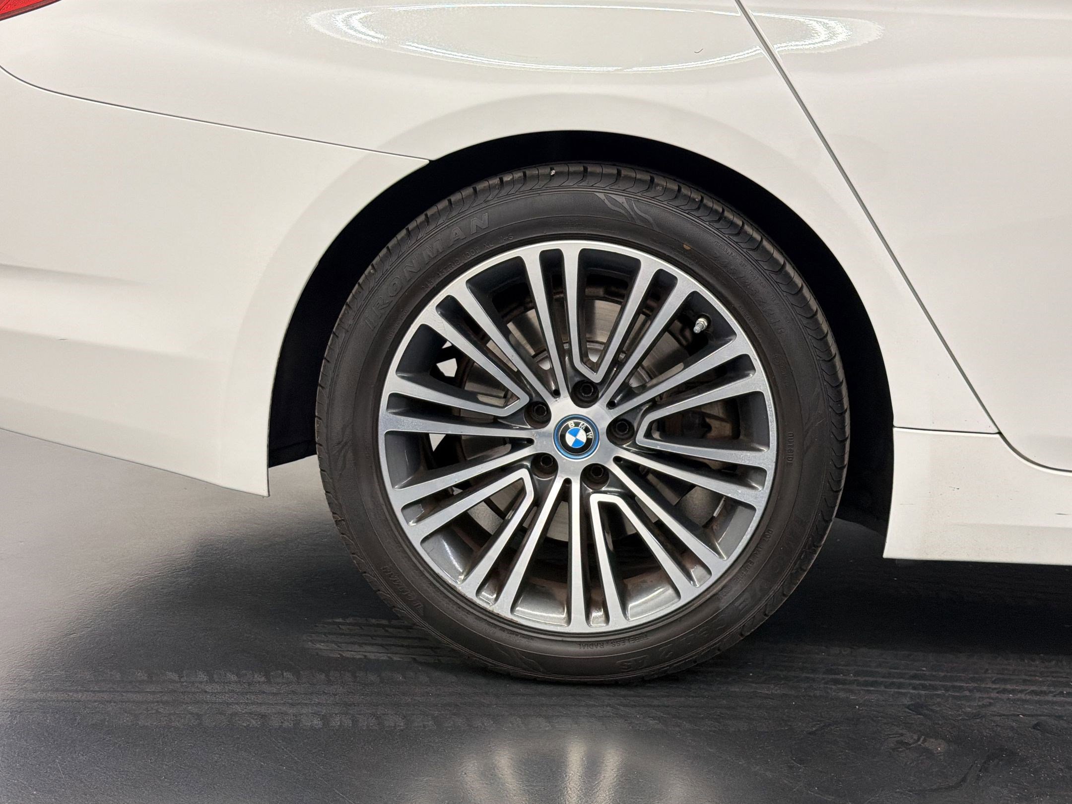 Used 2018 BMW 530e xDrive 530e xDrive iPerformance image 28