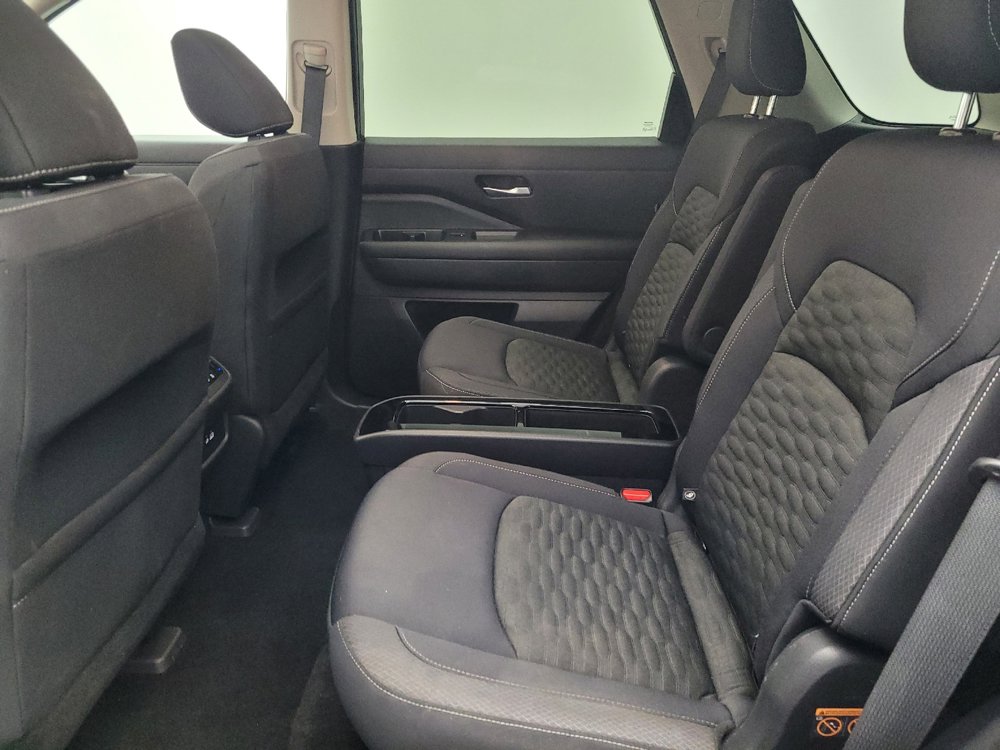 Used 2022 Nissan Pathfinder SV w/ SV Premium Package image 18