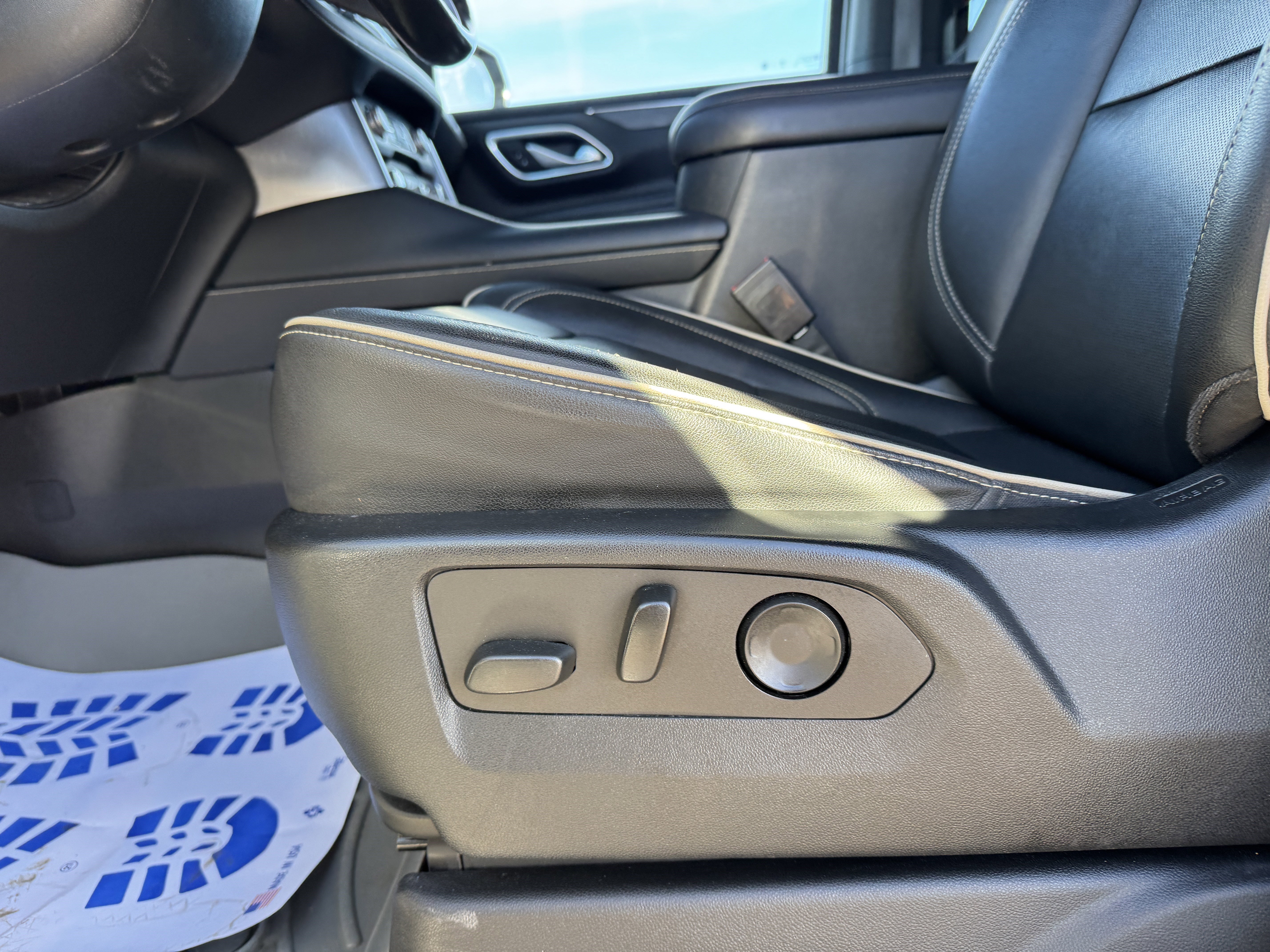 Used 2021 GMC Yukon SLT w/ Rear Media and Nav Package image 11