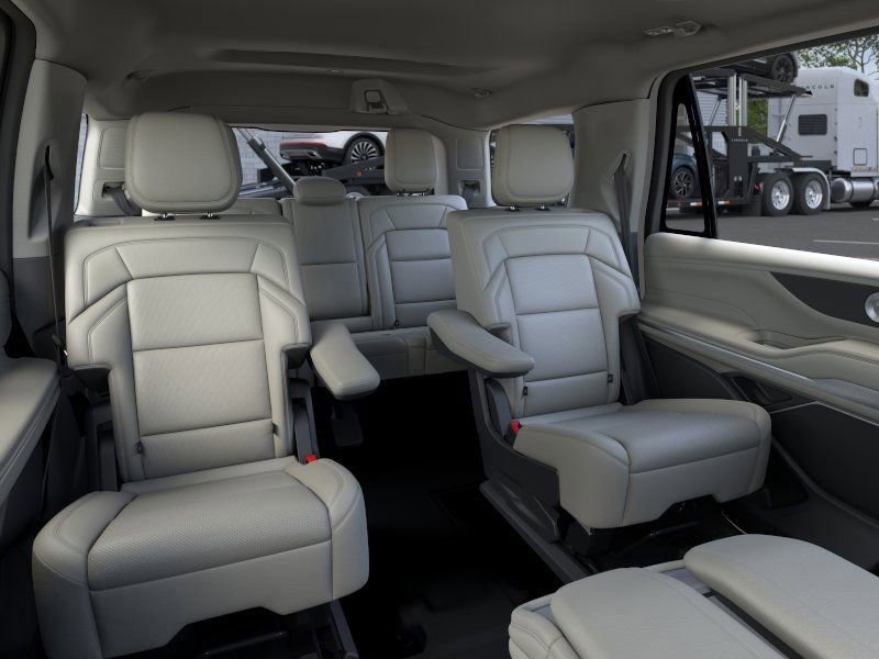 New 2026 Lincoln Navigator Premiere image 11