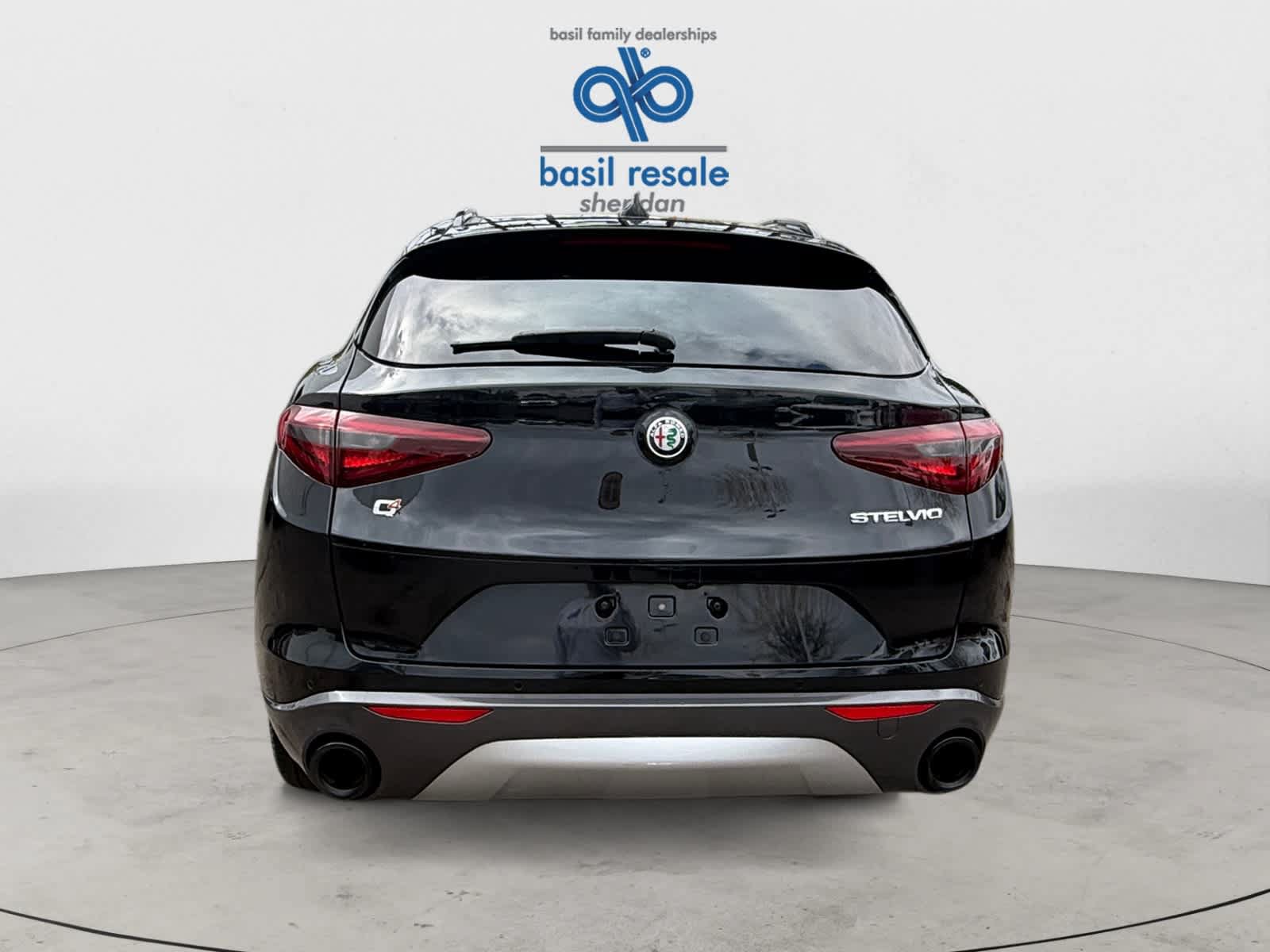 Used 2023 Alfa Romeo Stelvio Ti AWD/4WD image 5