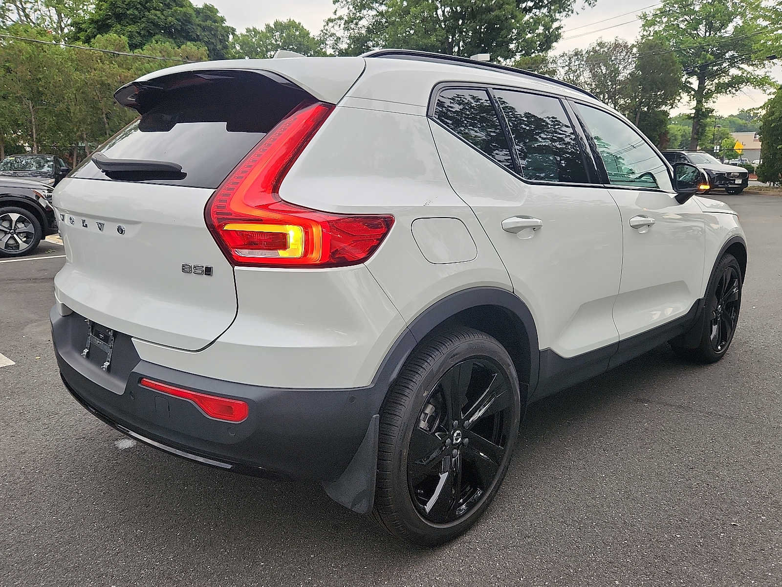 Used 2023 Volvo XC40 B5 Plus w/ Driver Assist Package AWD/4WD image 6