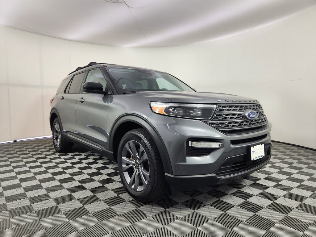 Used 2023 Ford Explorer XLT w/ Equipment Group 202A AWD/4WD image 6
