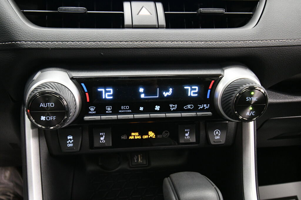 Used 2025 Toyota RAV4 XLE image 15