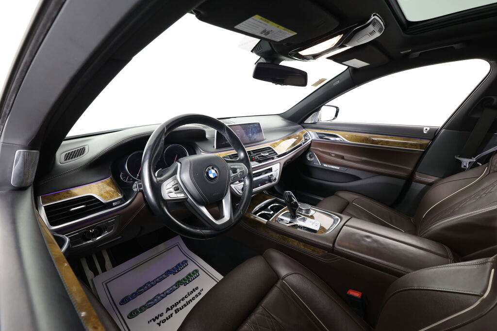 Used 2016 BMW 740i image 10