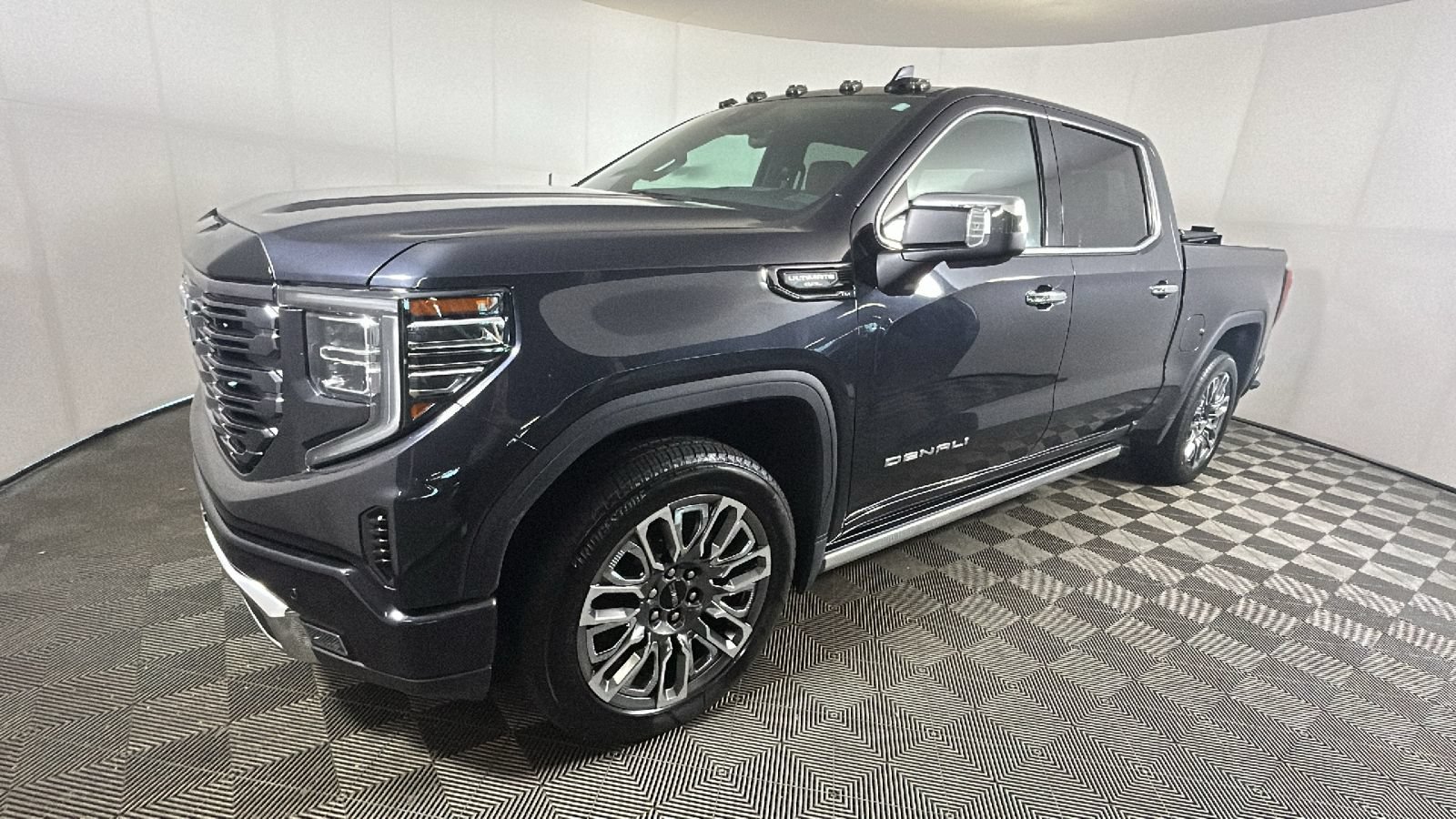 Used 2025 GMC Sierra 1500 Denali Ultimate AWD/4WD image 8
