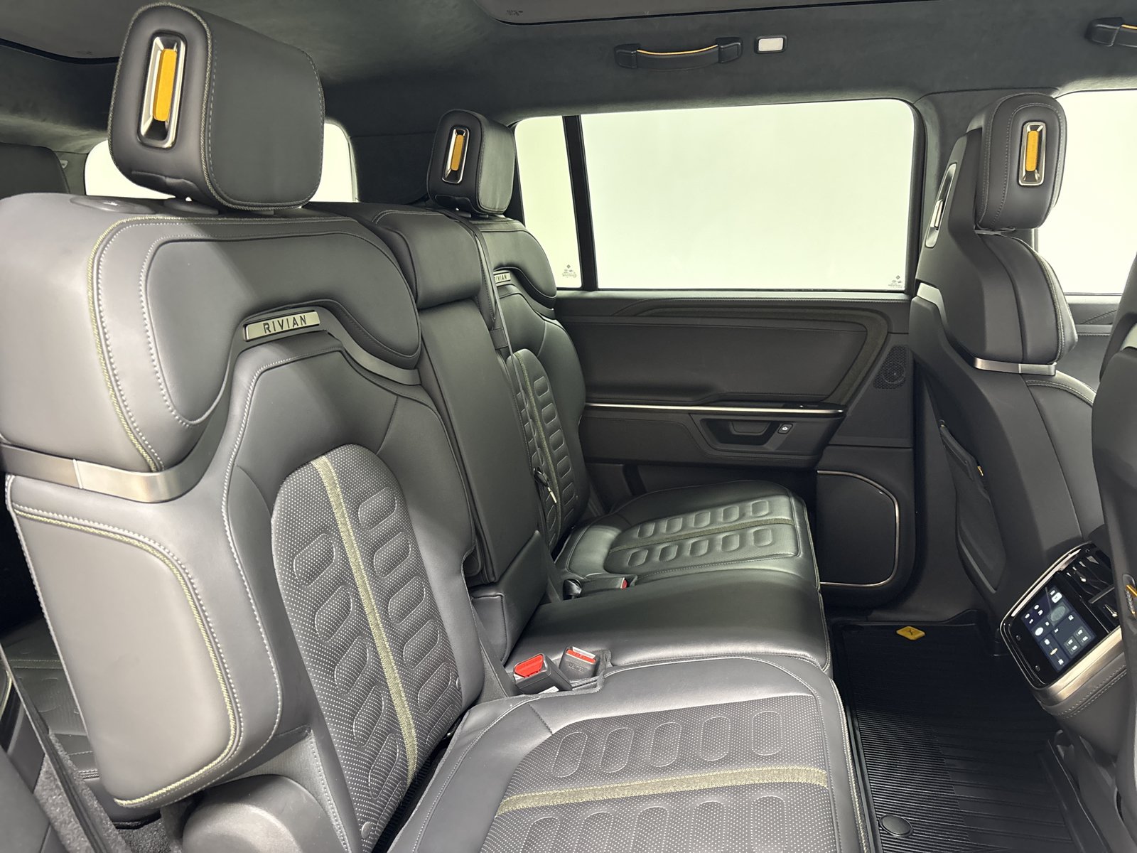 Used 2025 Rivian R1S Adventure AWD/4WD image 23