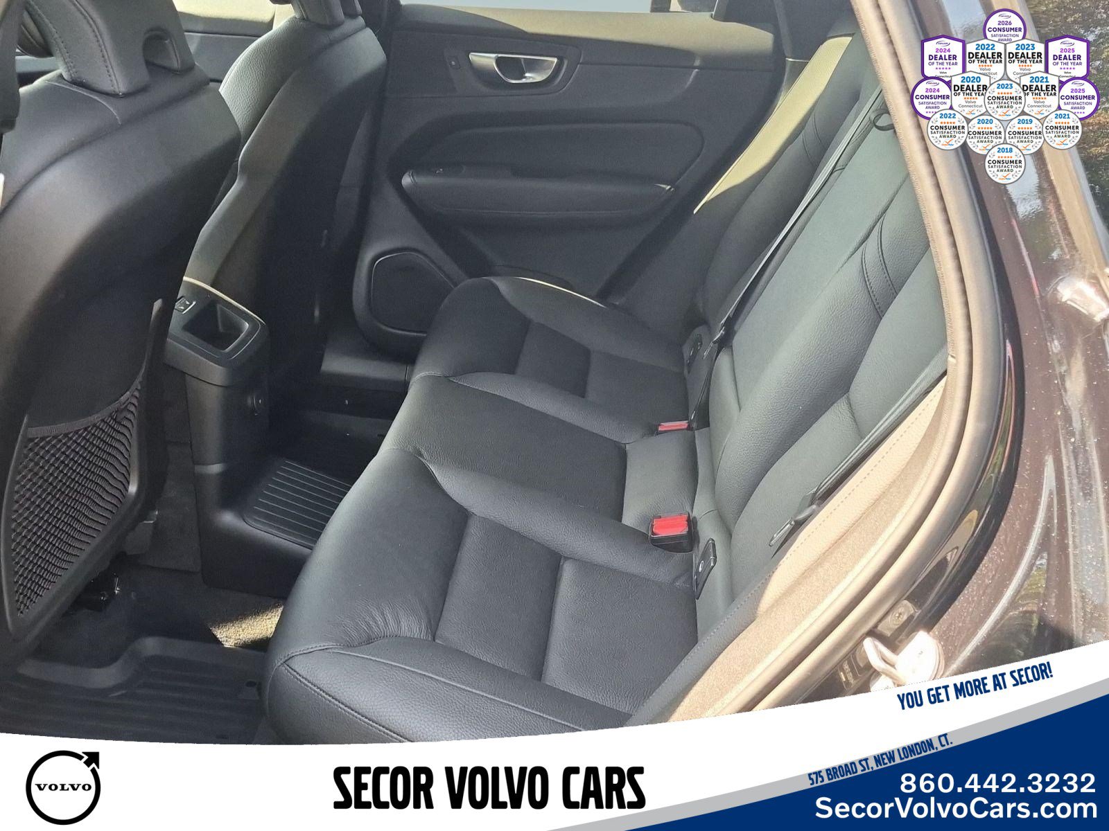 Certified 2024 Volvo XC60 T8 Plus w/ Protection Package Premier AWD/4WD image 21