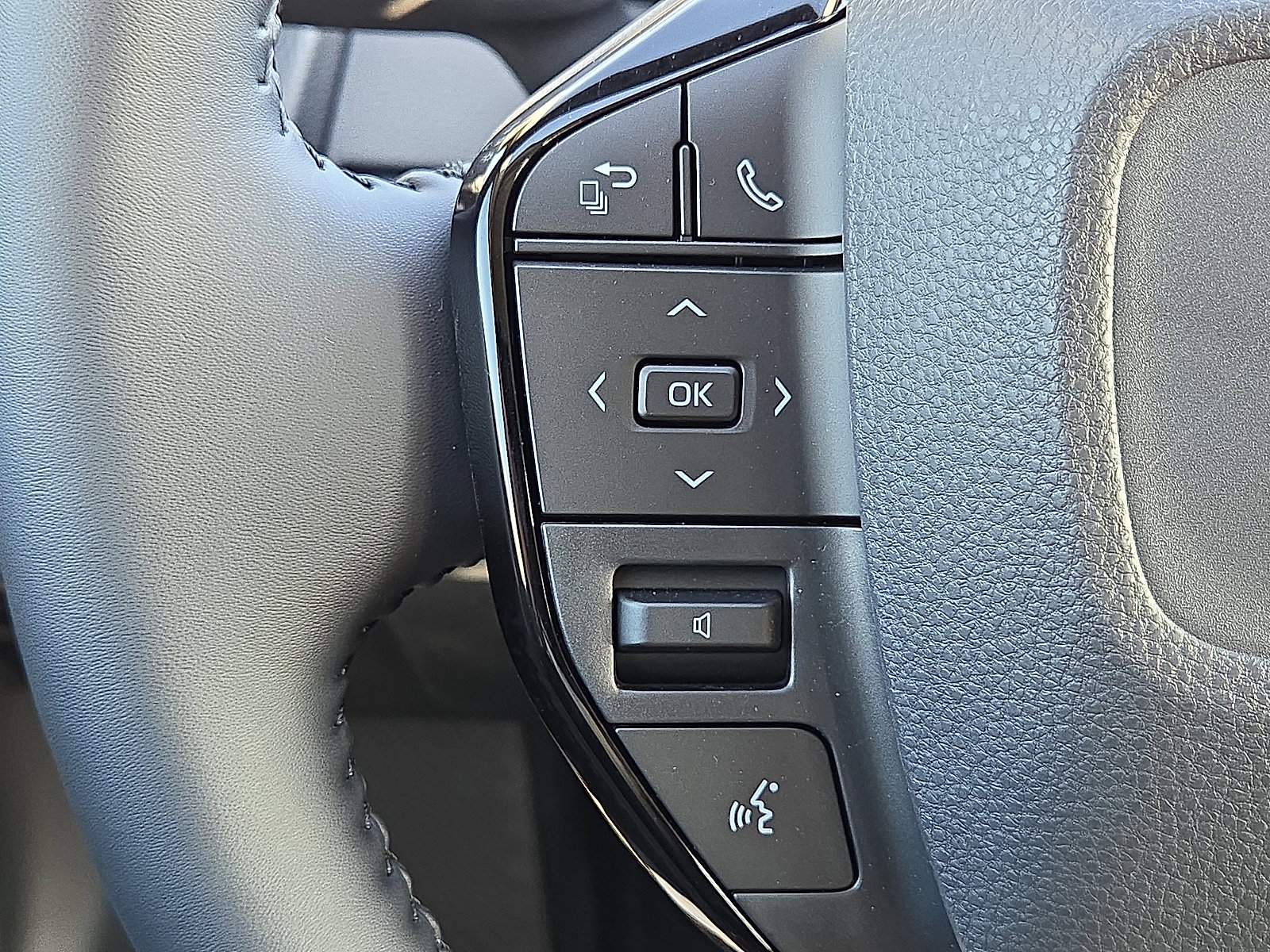 New 2026 Toyota Prius XLE image 12