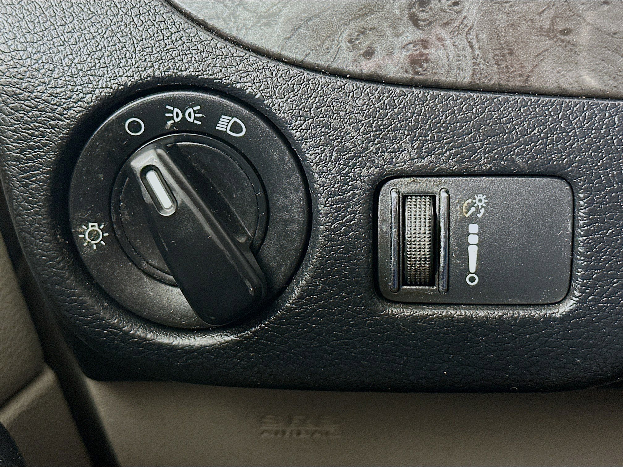 Used 2019 Dodge Grand Caravan SE w/ UConnect Hands-Free Group image 16