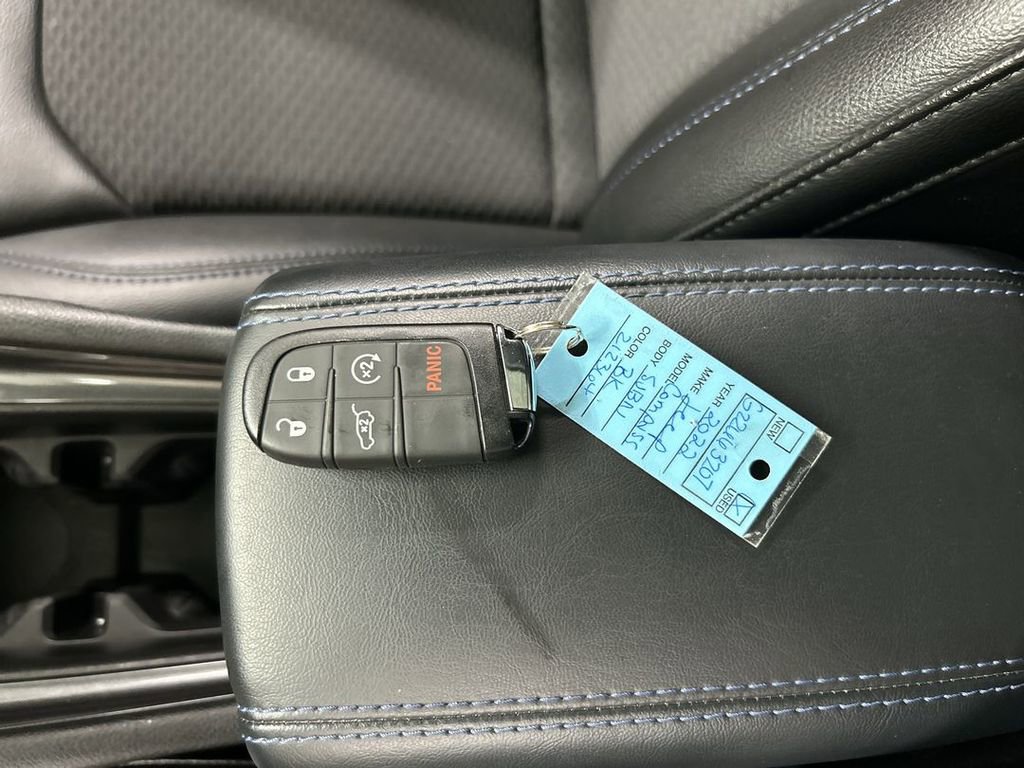 Used 2022 Jeep Compass Latitude w/ Sun and Sound Group AWD/4WD image 12