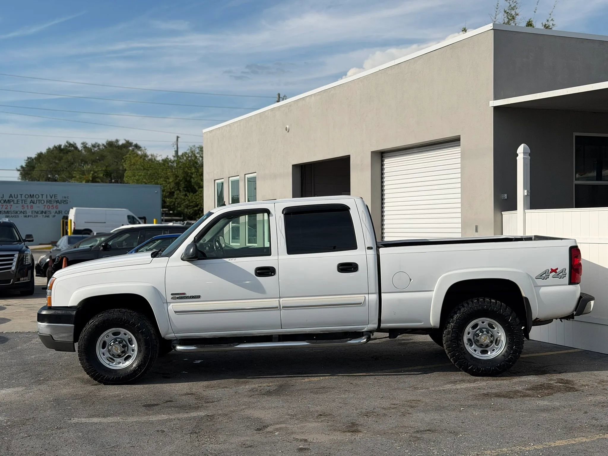 Used 2004 Chevrolet Silverado 2500 LT w/ Heavy-Duty Power Package AWD/4WD image 5