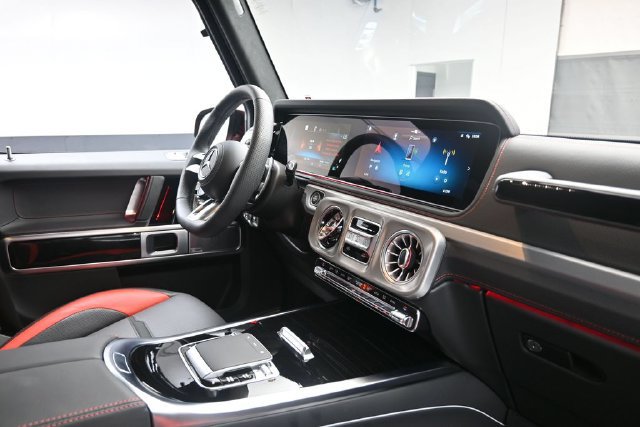 Used 2025 Mercedes-Benz G 63 AMG 4MATIC w/ AMG Night Package Plus image 34