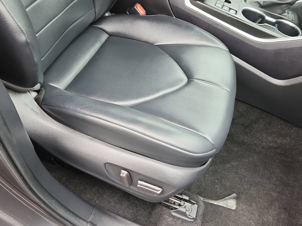 Used 2024 Toyota Highlander XLE AWD/4WD image 14