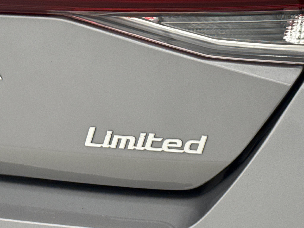 Used 2026 Hyundai Elantra Limited FWD image 10