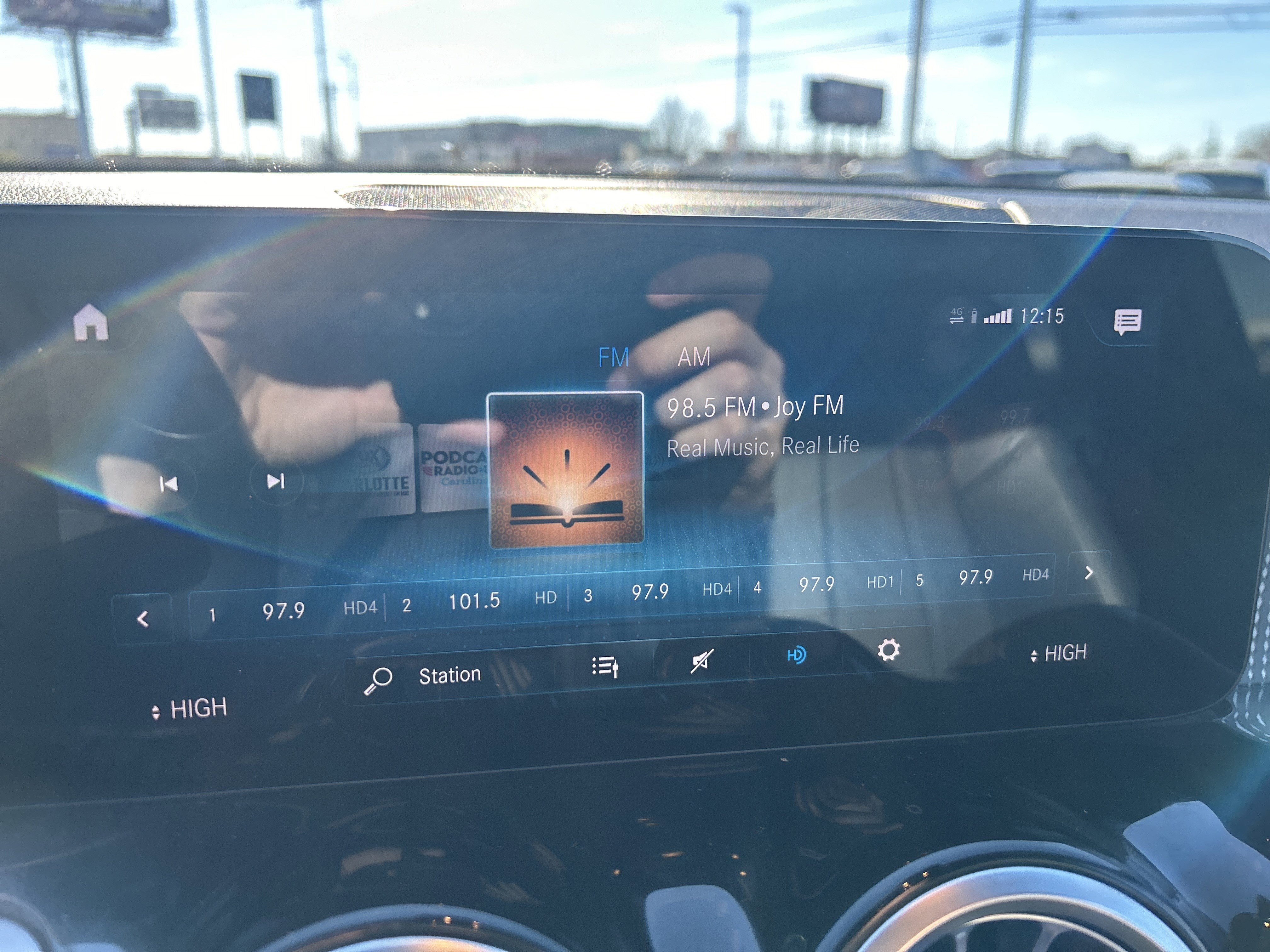 Used 2022 Mercedes-Benz GLB 250 w/ Premium Package Lite image 23