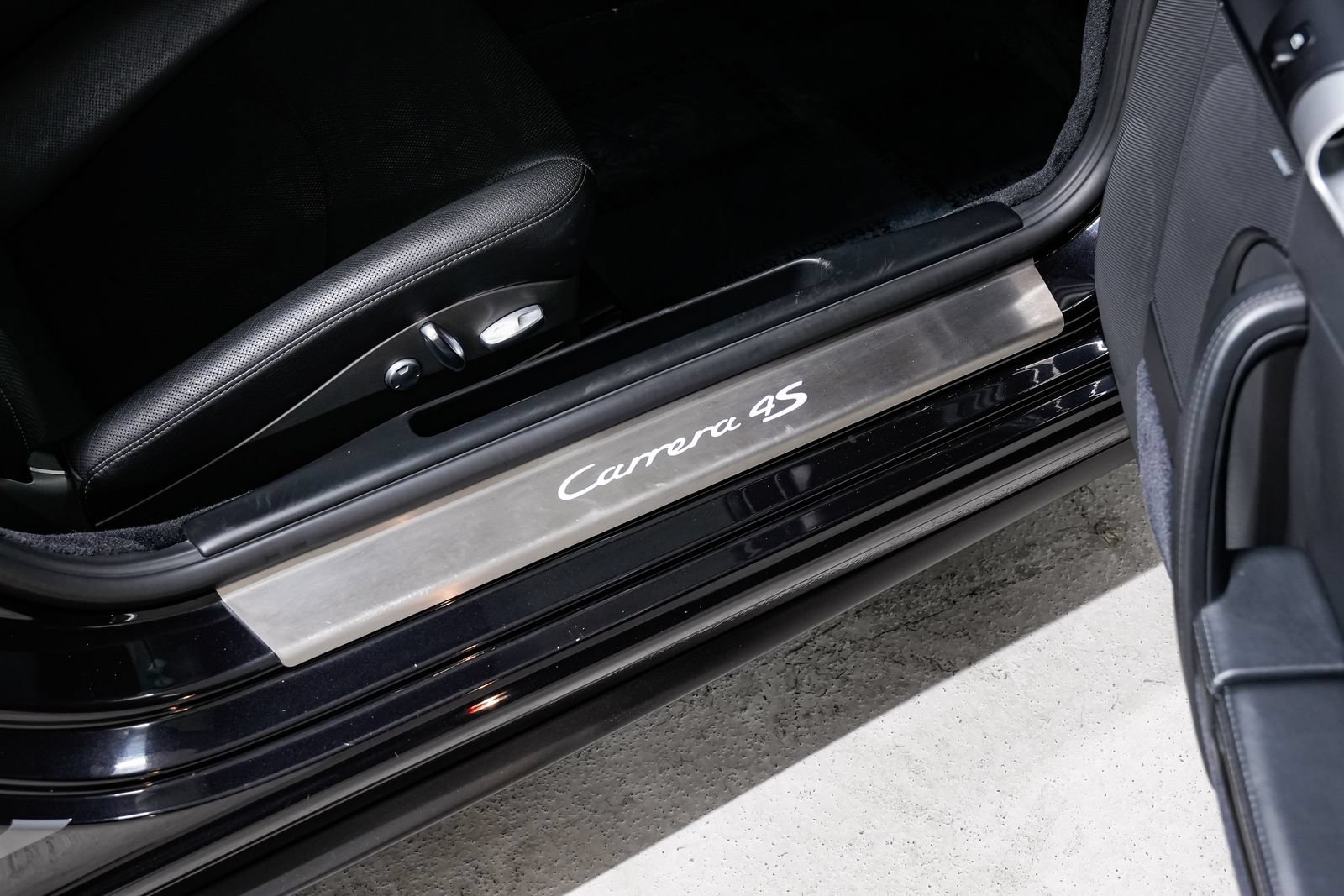 Used 2009 Porsche 911 Carrera 4S AWD/4WD image 25