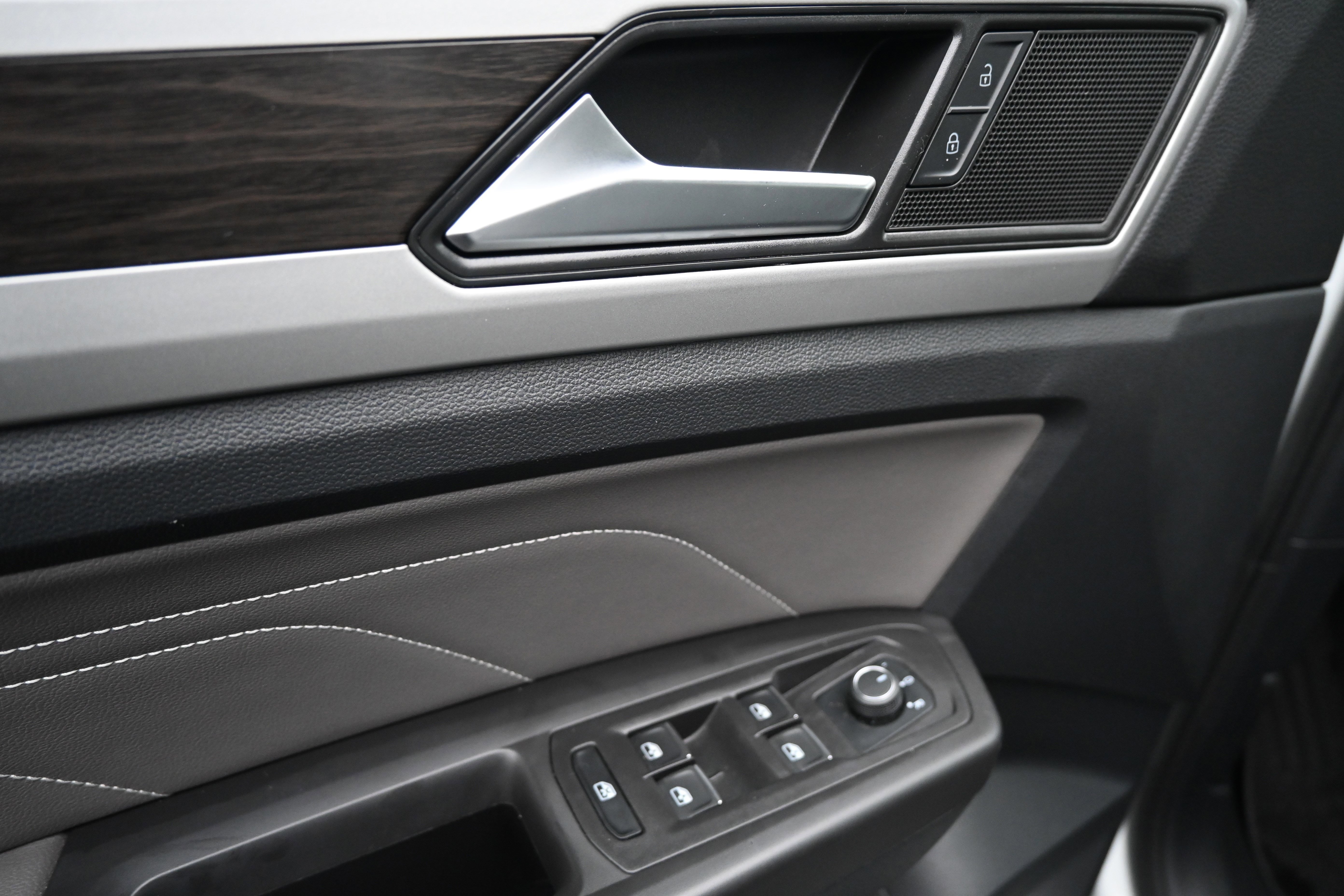 Used 2023 Volkswagen Atlas SE w/ Black Wheel Package image 16