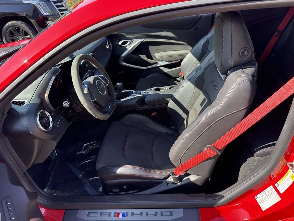 Used 2017 Chevrolet Camaro ZL1 RWD image 6