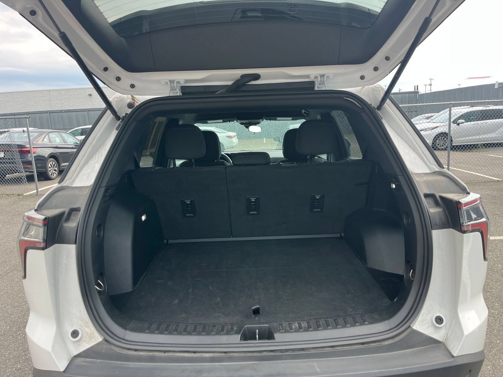 Used 2025 Chevrolet Equinox LT FWD image 31