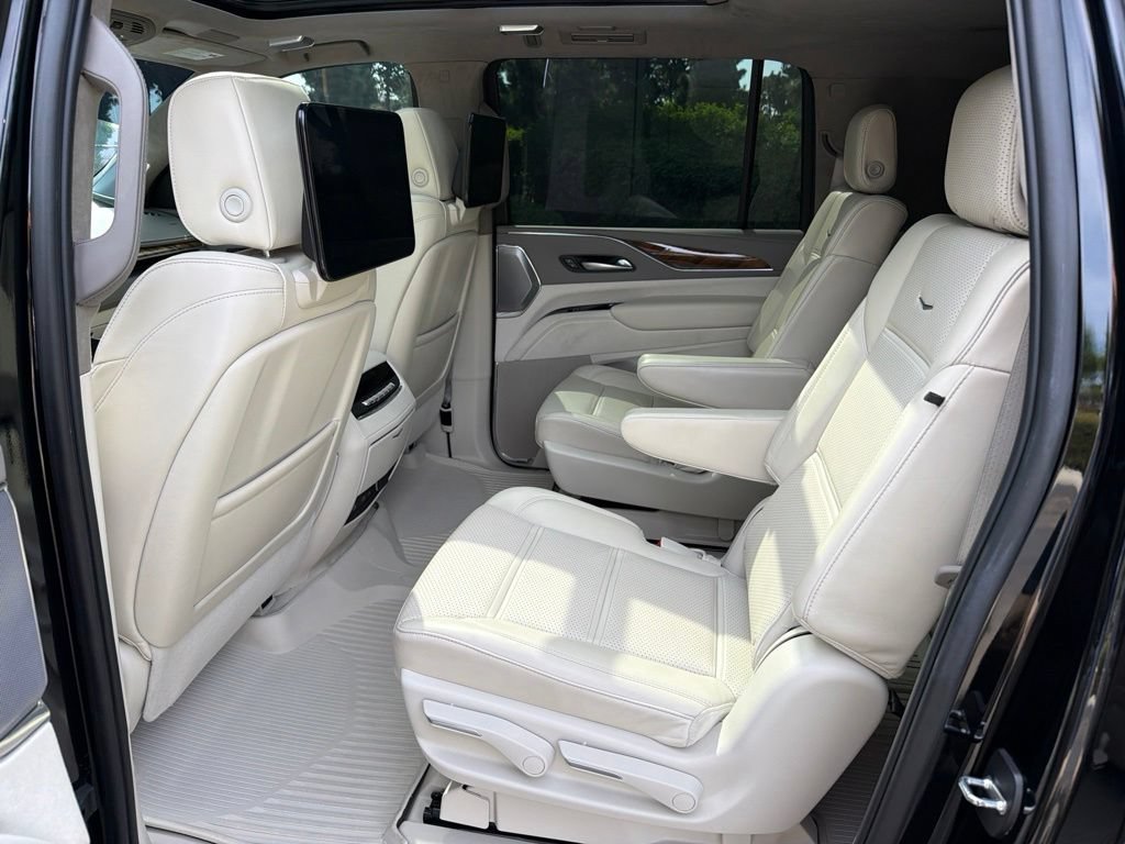 Used 2024 Cadillac Escalade ESV Sport Platinum w/ LPO, ONYX Package AWD/4WD image 8