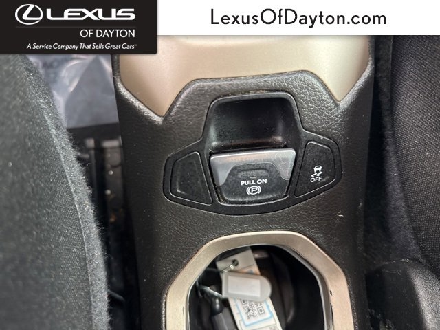 Used 2017 Jeep Renegade Latitude w/ Cold Weather Group image 29