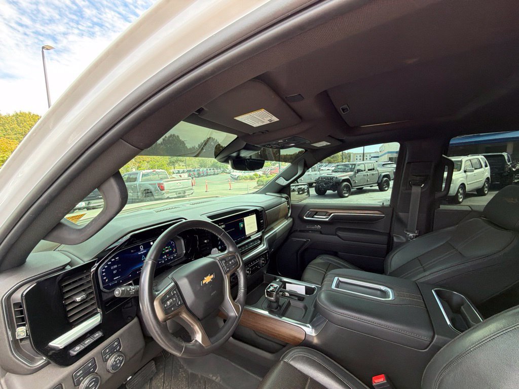 Used 2022 Chevrolet Silverado 1500 High Country w/ High Country Premium Package AWD/4WD image 12