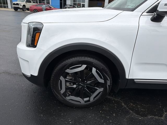 Used 2024 Kia Telluride EX w/ EX Captain's Chair Package image 9