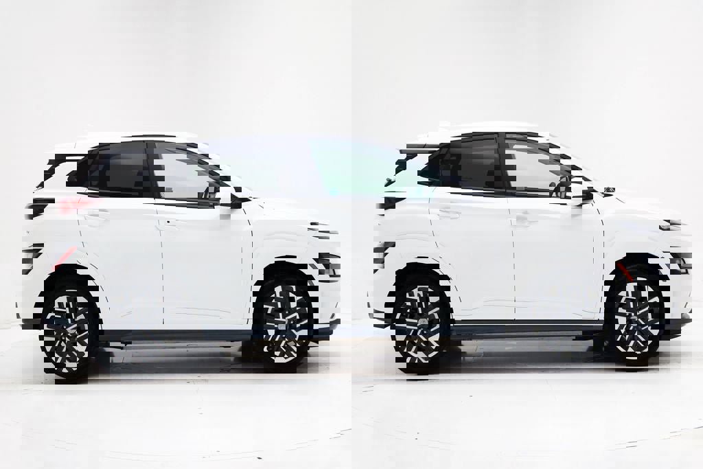 Used 2023 Hyundai Kona SE w/ Cargo Package image 3