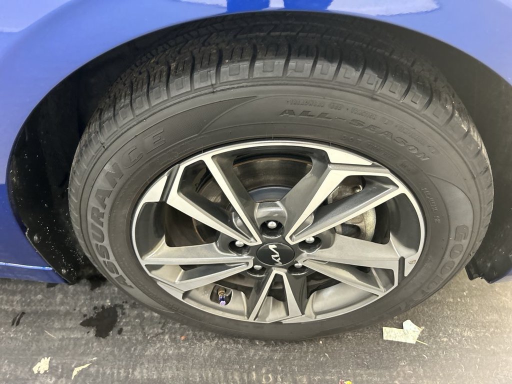Certified 2024 Kia Forte LXS FWD image 8