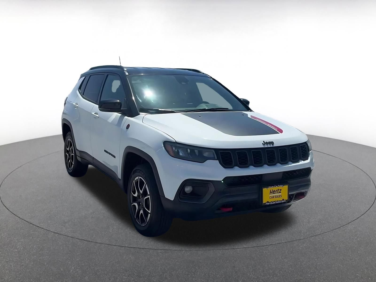 Used 2025 Jeep Compass Trailhawk AWD/4WD image 3