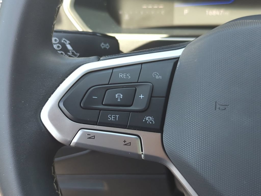 Used 2024 Volkswagen Tiguan SE FWD image 28