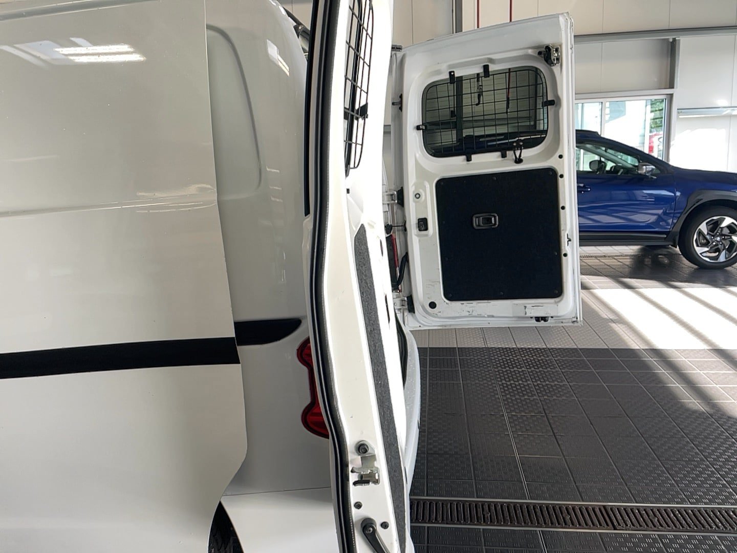 Used 2021 Nissan NV200 SV w/ Sliding Door Glass Package FWD image 13