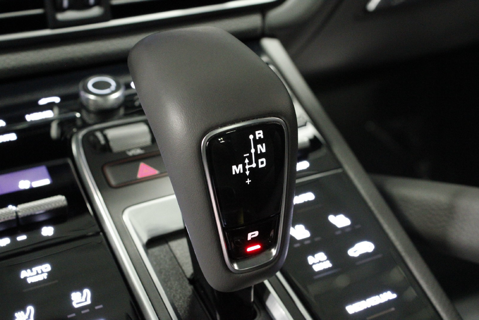 Certified 2022 Porsche Cayenne Platinum Edition AWD/4WD image 27