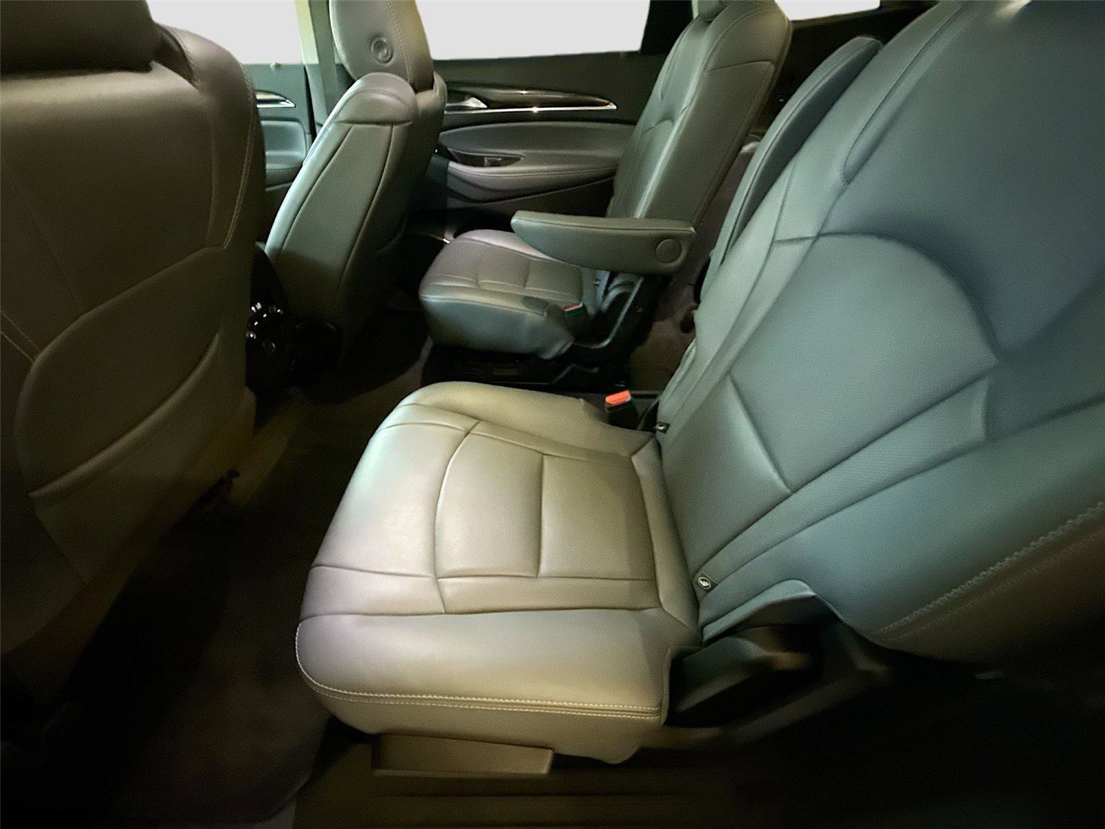 Used 2020 Buick Enclave Essence image 24