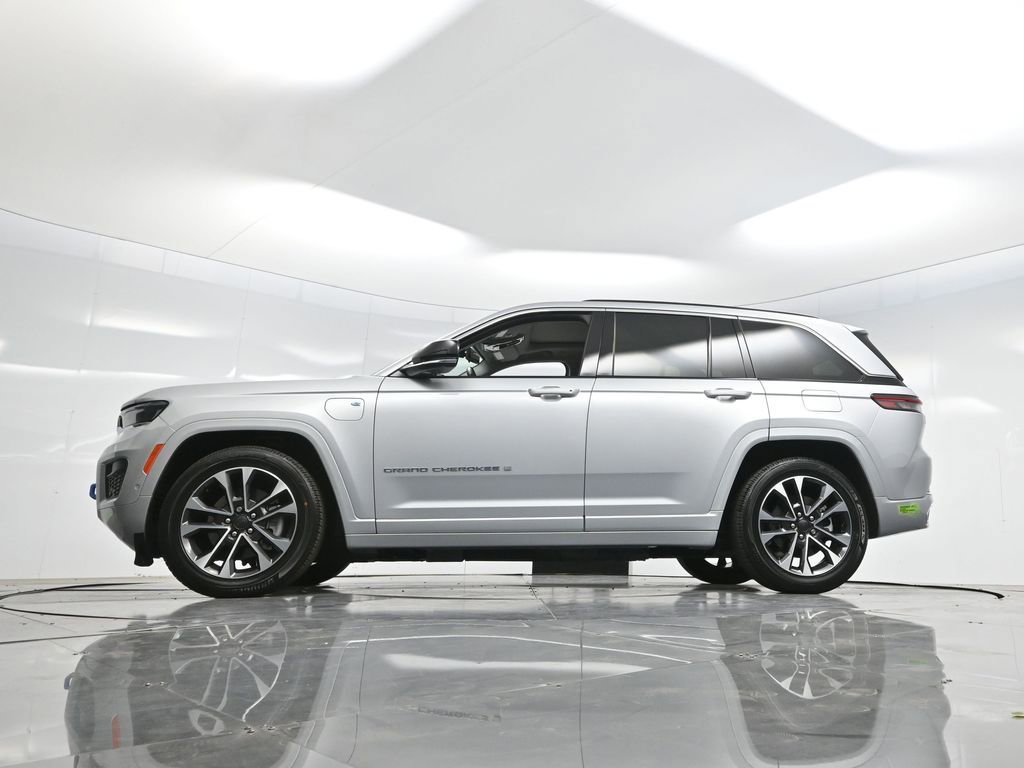 Used 2022 Jeep Grand Cherokee Overland w/ Advanced Protech Group III image 7