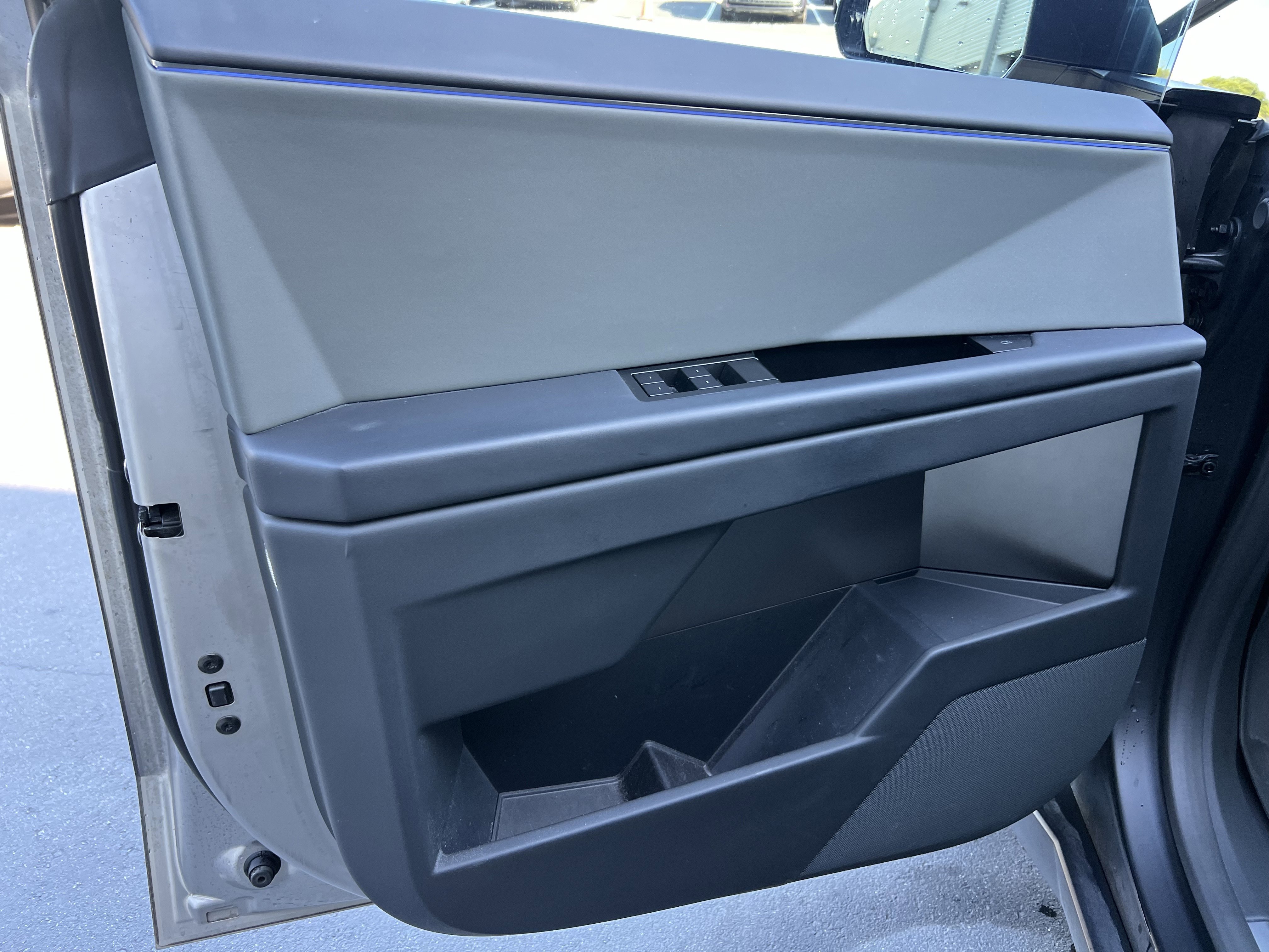 Used 2024 Tesla Cybertruck AWD Crew Cab image 15