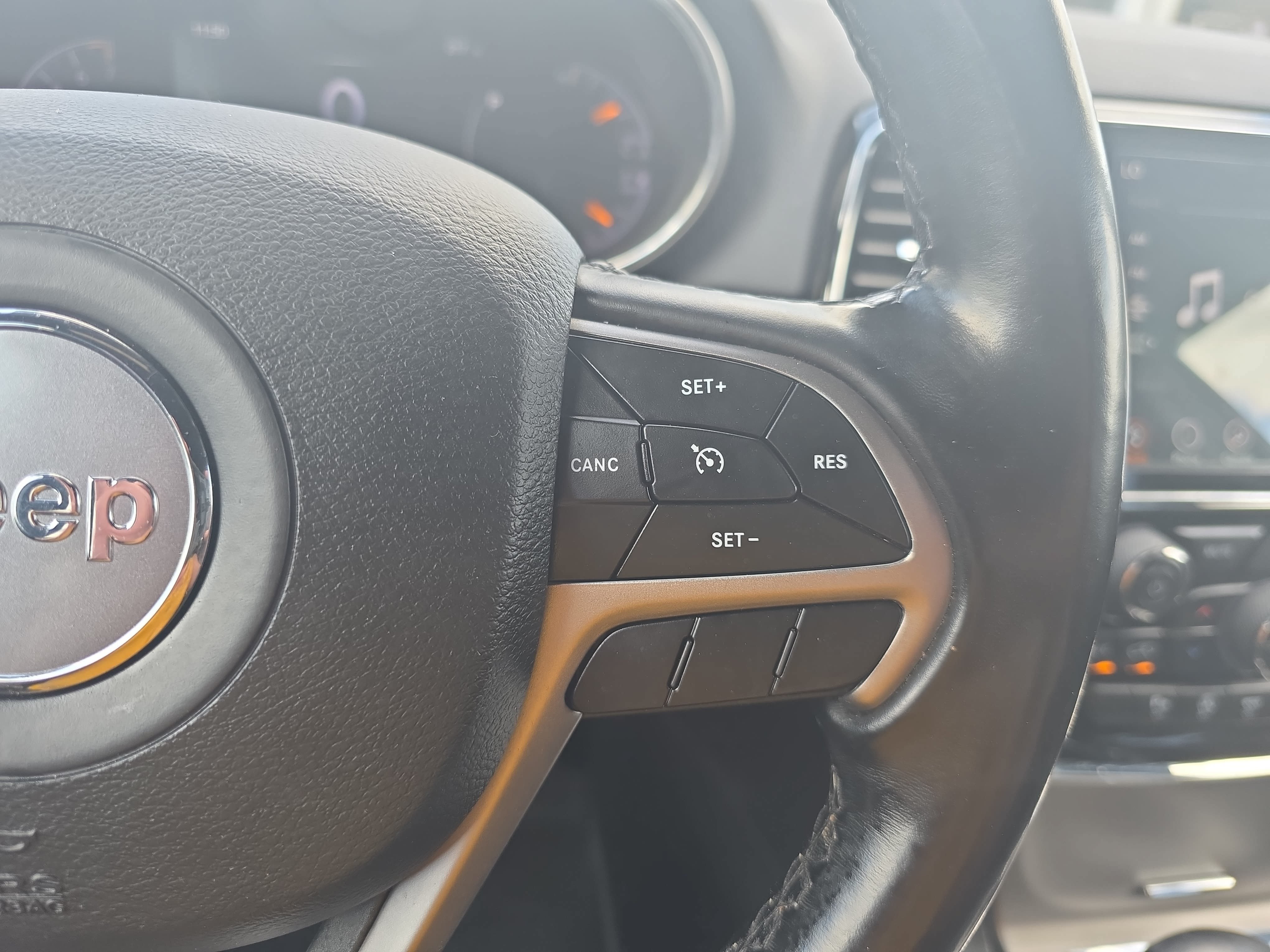 Used 2020 Jeep Grand Cherokee Laredo w/ Laredo X Package AWD/4WD image 15
