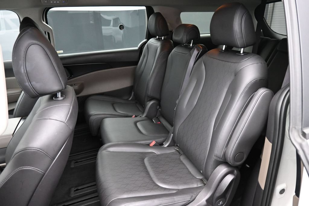 Used 2026 Kia Carnival LXS FWD image 14