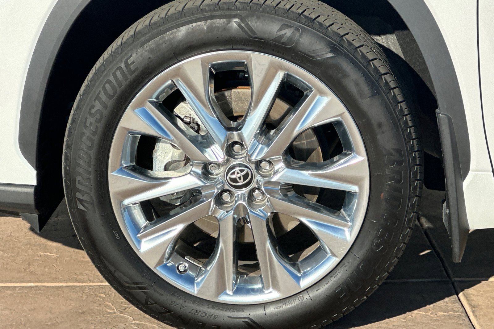 Used 2024 Toyota Highlander Limited image 33