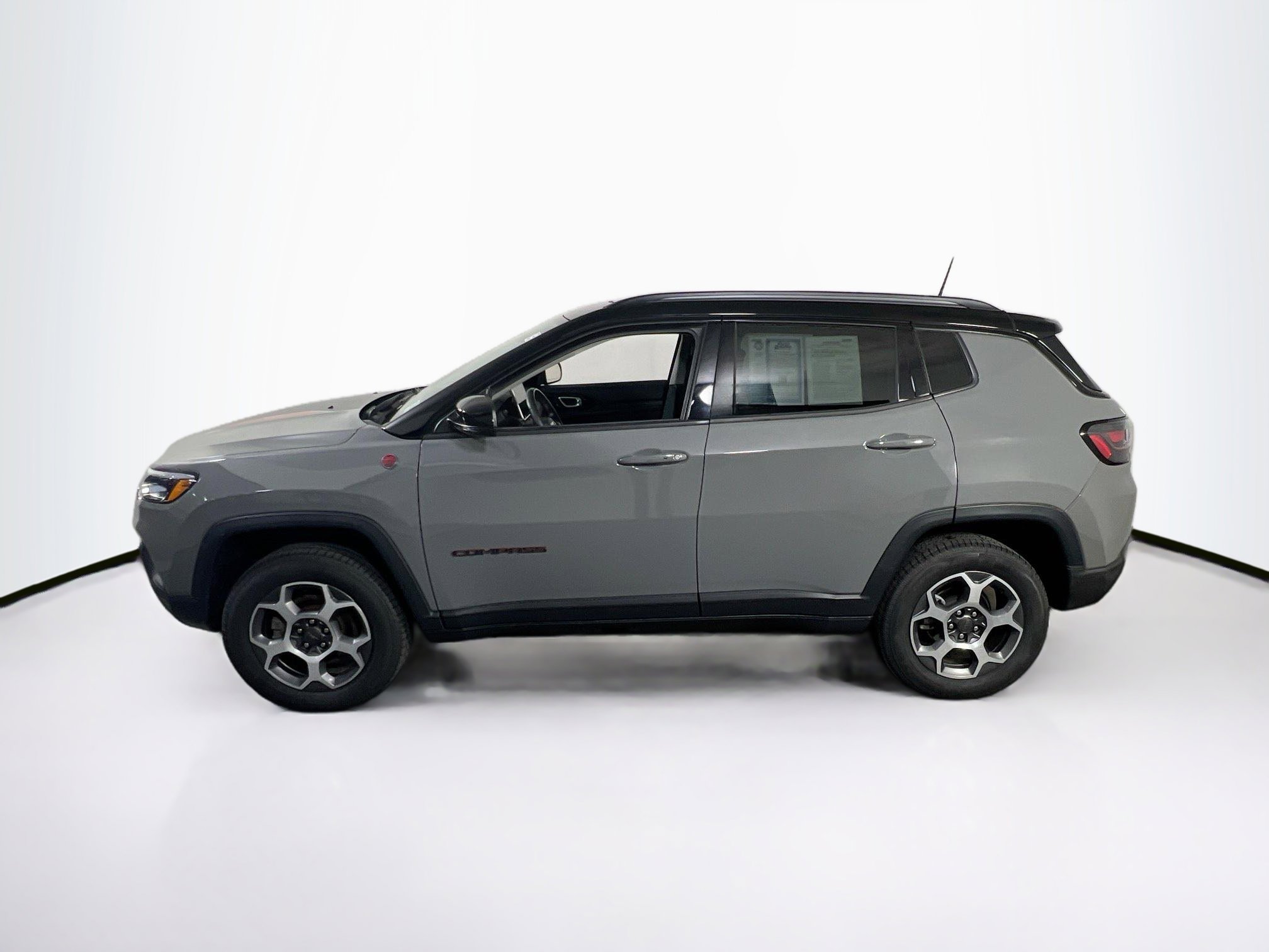 Used 2022 Jeep Compass Trailhawk w/ Trailhawk Elite Group image 8