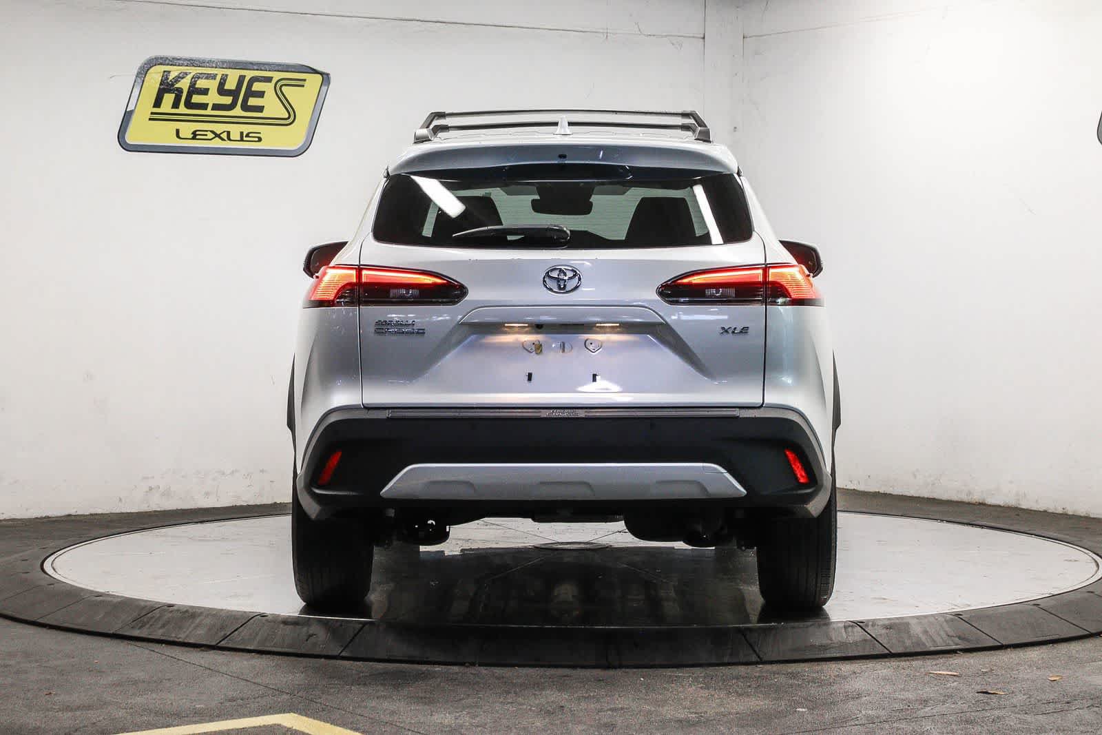 Used 2023 Toyota Corolla Cross XLE w/ Convenience Package FWD image 3