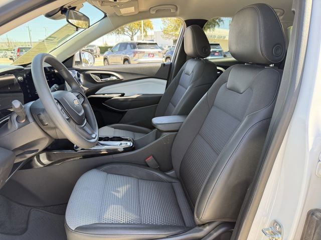 Used 2025 Chevrolet Trax LT image 27