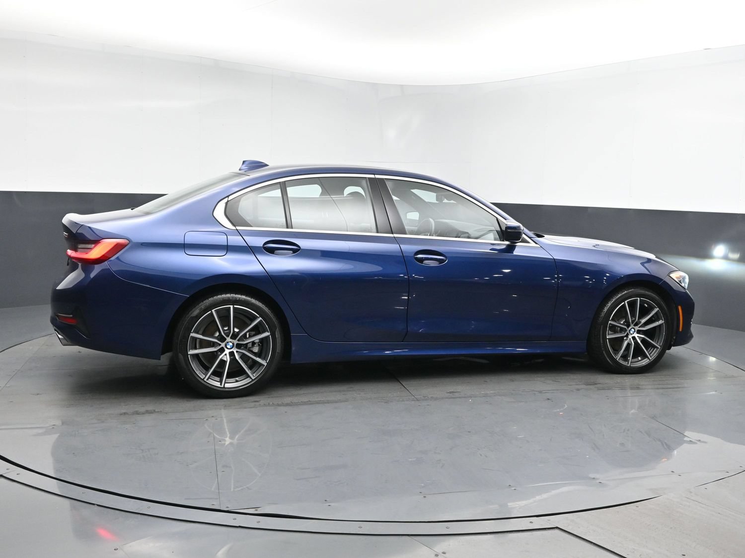 Used 2019 BMW 330i xDrive Sedan w/ Premium Package AWD/4WD image 3