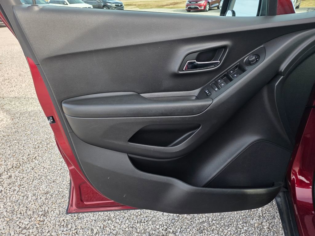 Used 2021 Chevrolet Trax LT image 10