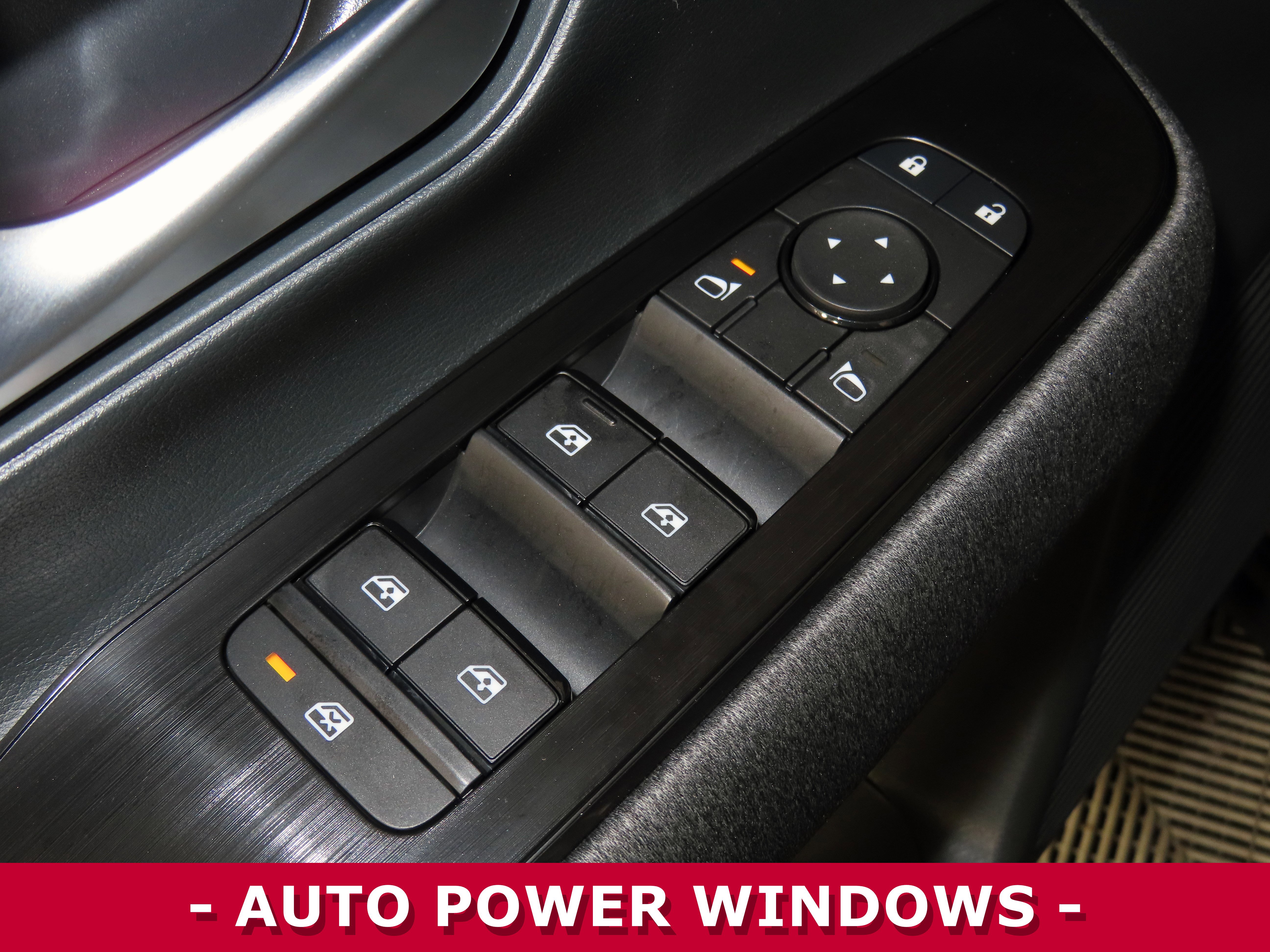 Certified 2025 Nissan Kicks SV w/ Illumination Package image 7