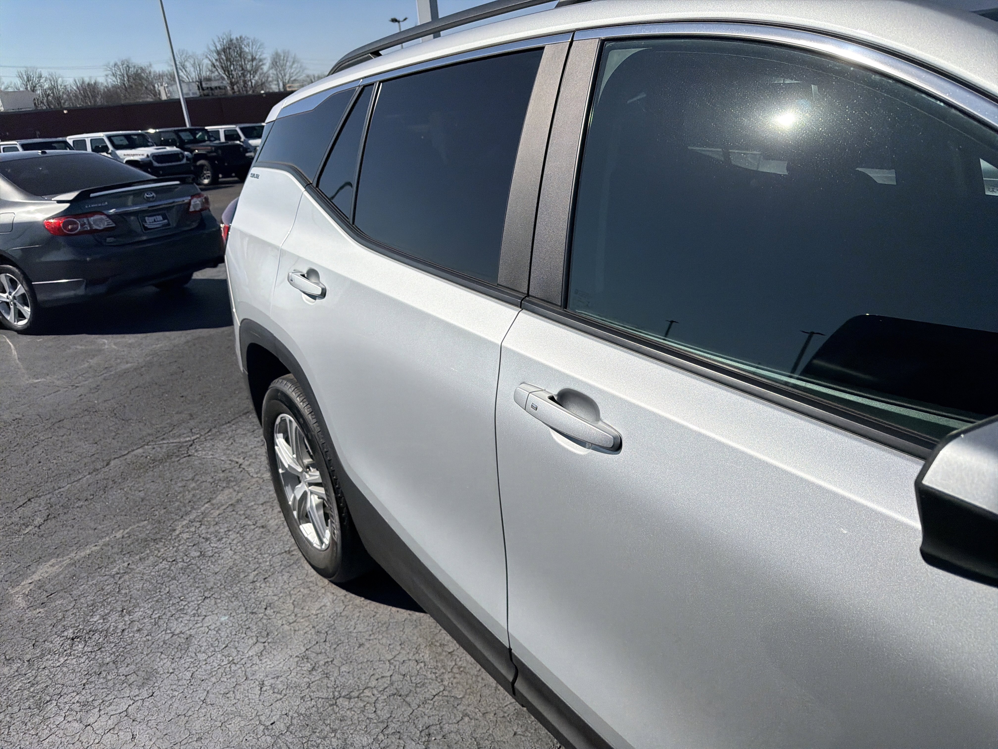 Used 2022 GMC Terrain SLE w/ Driver Convenience Package image 5